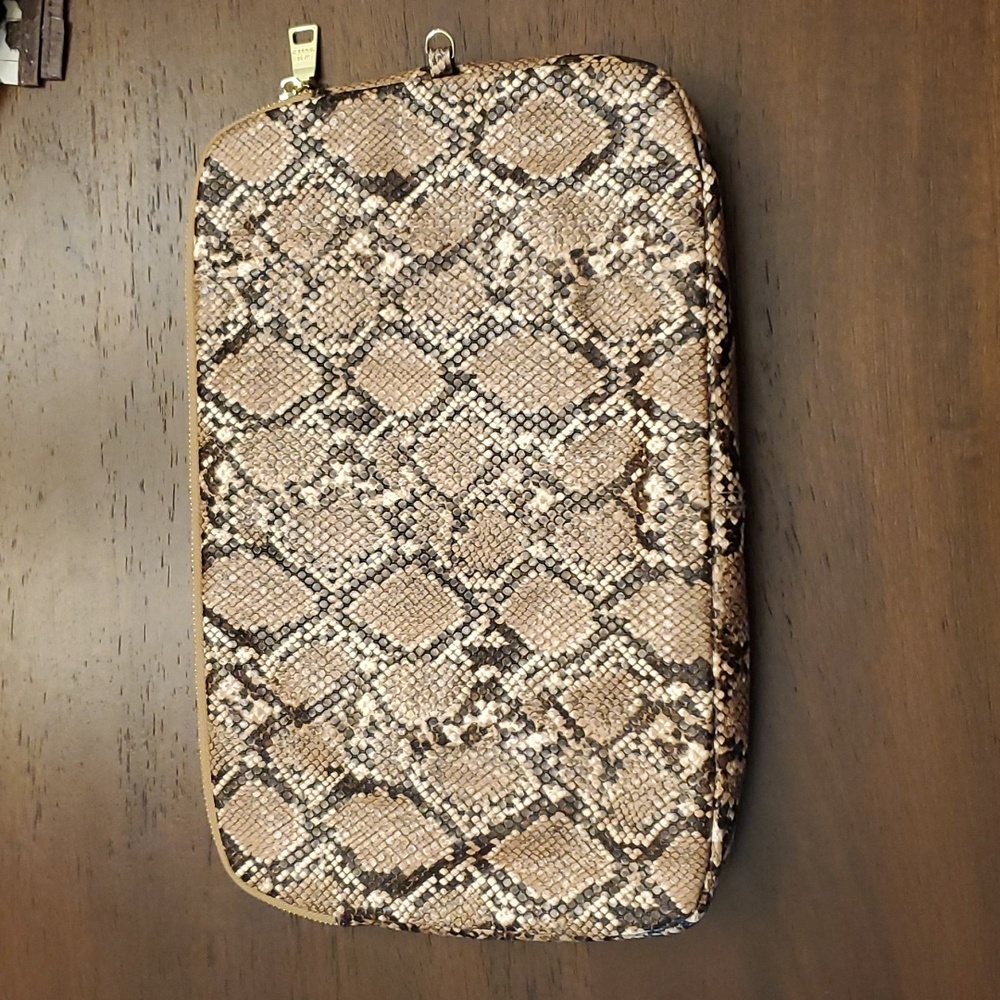 STEVE MADDEN faux reptile skin bag. - Picture 3 of 7